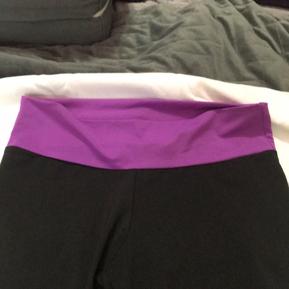 Yoga capris - Picture 3 of 3